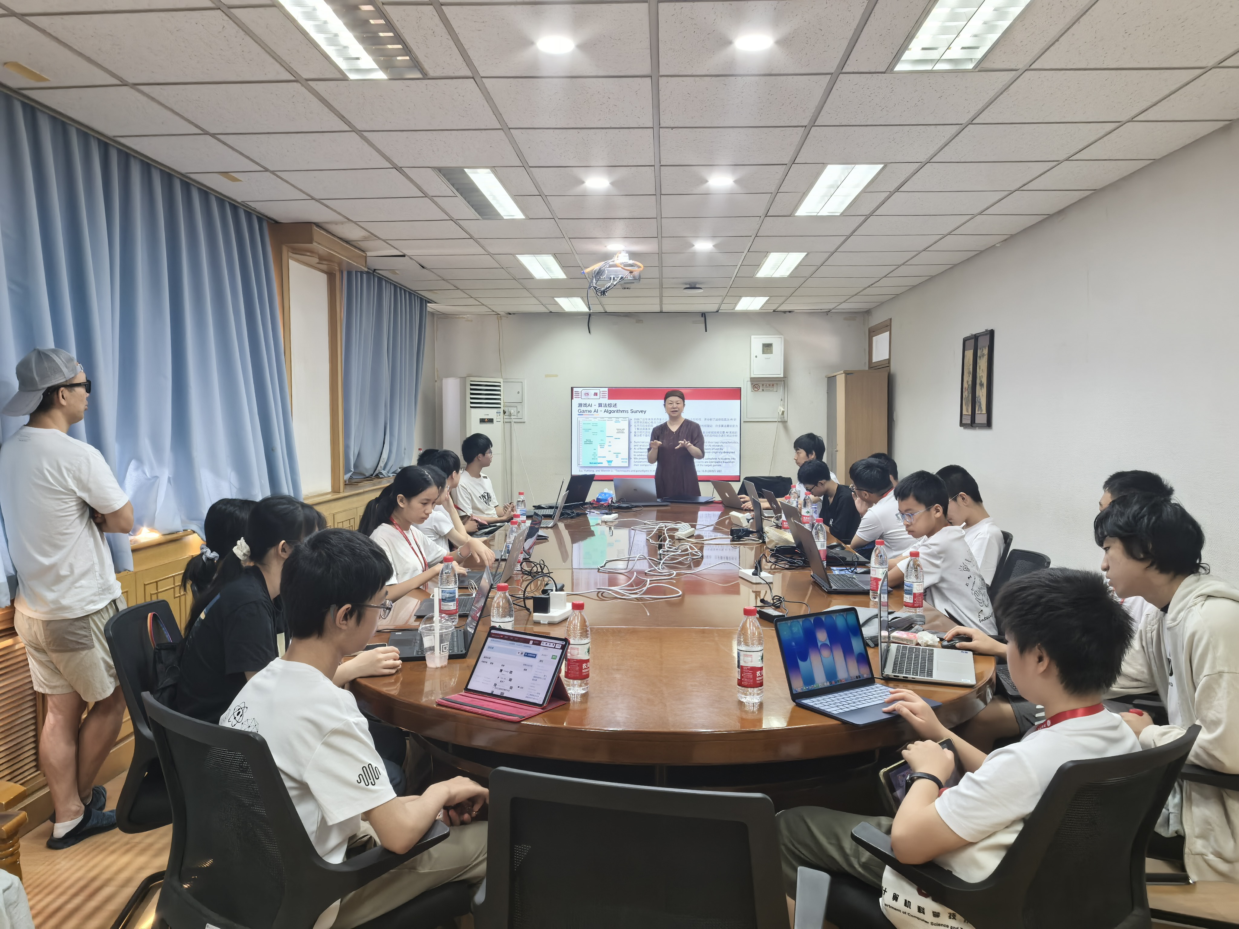 营员在Botzone平台上体验人工智能竞技